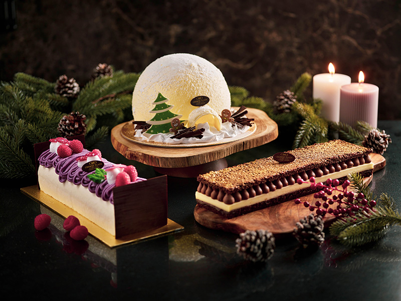 crowne plaza changi airport log cakes 2020